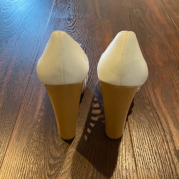NWT Bebe White Wooden Heels - Picture 3 of 5
